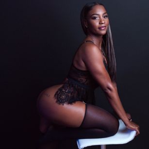 Model - Georgiass dp