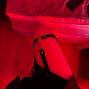 Model - selenamoon feet