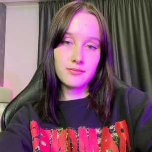 Model - Nana_Knoten footfetish