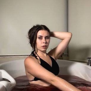 Model - Bella Morgran squirt