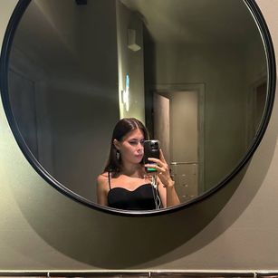 Model - Bella Morgran fingering