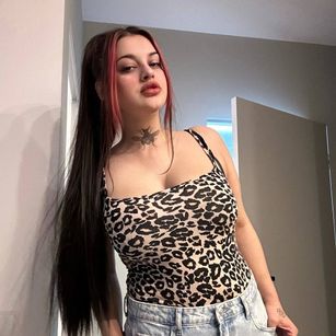 Model - MelissaKissy pussy