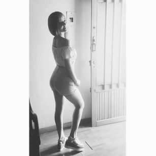 Model - Elisha Perry logitecc920