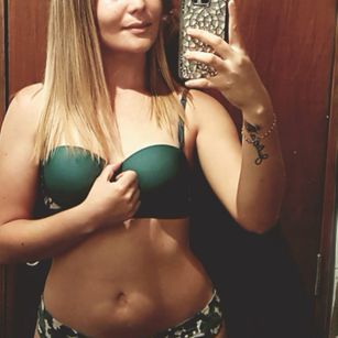 Model - Elisha Perry sexy