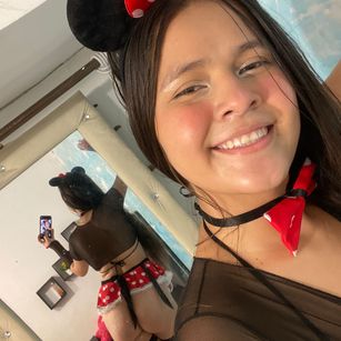 Model - Zamara Castillo bigbreasts