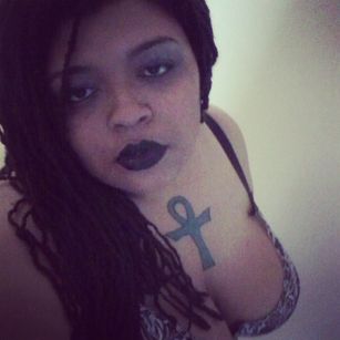 Model - Jadis White Ebony