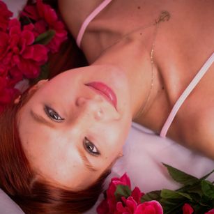 Model - Anny White cum