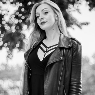 Model - Laura Venus sph