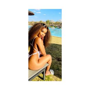 Model - GoddessCocaina striptease