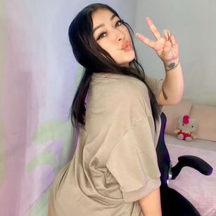 Model - chartlotte anal