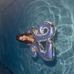 Model - Veronica Hot feet