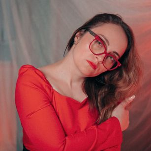 Model - Adelaide Rosabel pantyhose