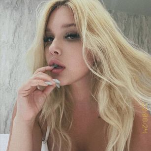 Model - AgataChristie feet