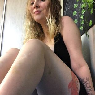 Model - Darling Eva feet