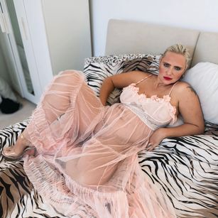 Model - Britishbadgirl bigboobs