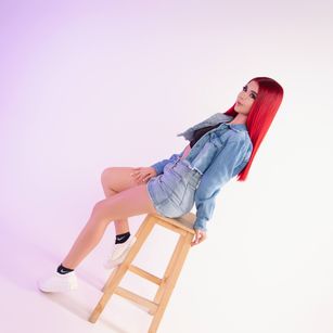 Model - EmmaWightt striptease