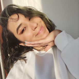 Model - LucianaCapisce hairy