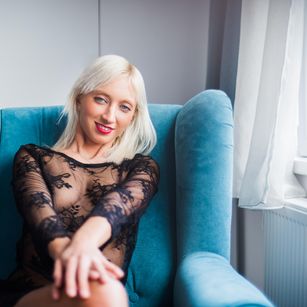 Model - NatalieBitton heels