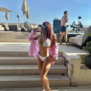 Model - Dulce Abby peliroja