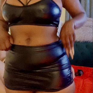 Model - Velvet Cindy curvy