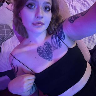 Model - Elaina Quartzz LOVENSE