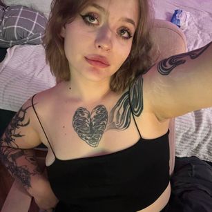 Model - Elaina Quartzz egirl