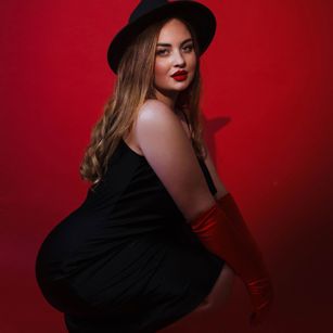 Model - EsterDior bigass