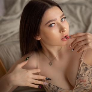 Model - Demi Loran mistress