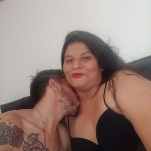 Model - DANIELAANDTONY bondash