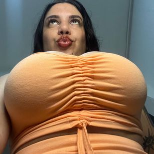 Model - dreabusty huge