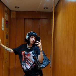 Model - BlairLevine kinky