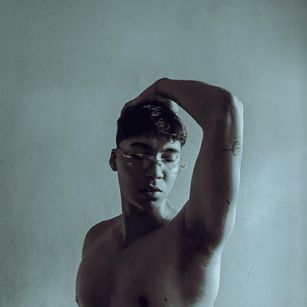 Model - Valentino Rivera consolador