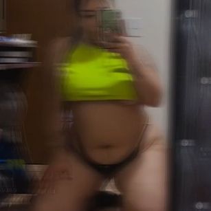 Model - Manuela Veelez piercings