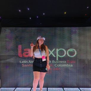 Model - Manuela Veelez blowjob