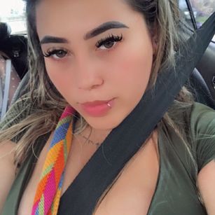 Model - Manuela Veelez deepthroat