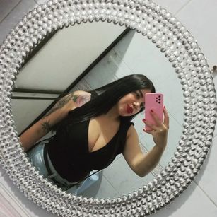 Model - dreabusty hugueboobs