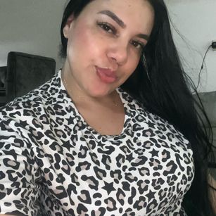 Model - dreabusty latin
