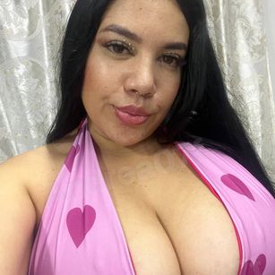 Model - dreabusty hugepussy