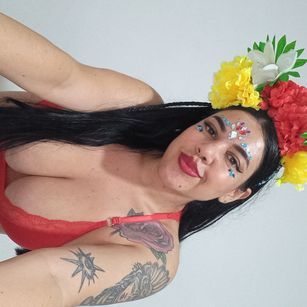 Model - dreabusty hugueboobs