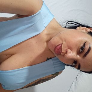 Model - dreabusty hugepussy