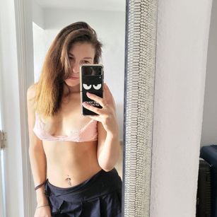 Model - Alessia Giglioli SPOGLIARELLO