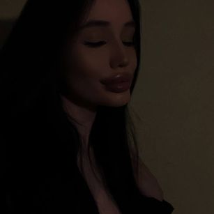 Model - Annie Laar ass