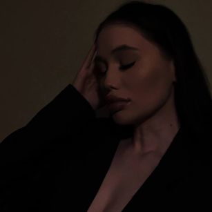 Model - Annie Laar cute