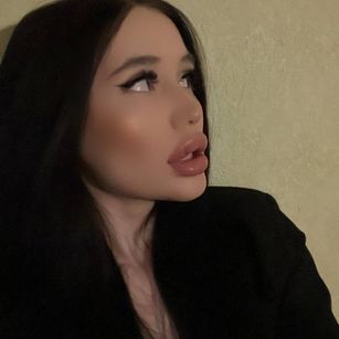 Model - Annie Laar english