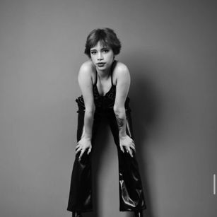 Model - Violette clerk1 feet