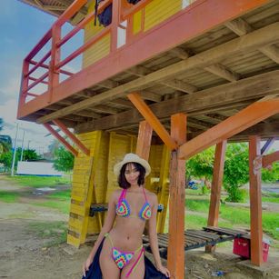 Model - Emily Daz pelooscuro