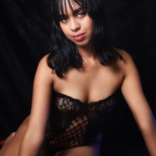 Model - Emily Daz pelooscuro