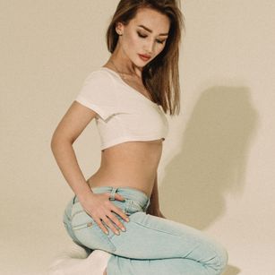 Model - AminaWong bigboobs