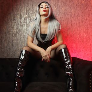 Model - MissVixenVoss mistress