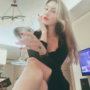 Model - VelvetNika stockings